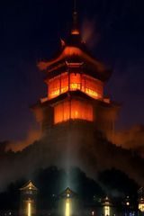 热门国产刑侦犯罪剧封面，城市雨夜场景警察侦查氛围紧张悬疑感十足